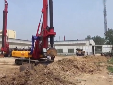 現場為四川客戶演示筒鉆打樁